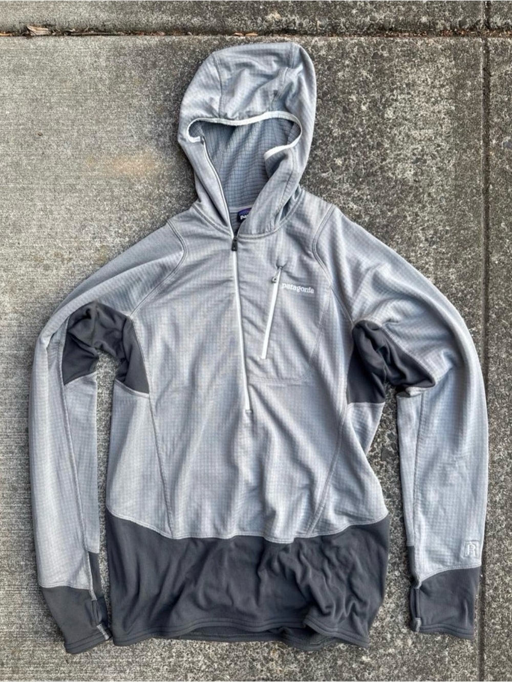 Patagonia Mens Medium R1 Gray Hoody Regulator Pullover 3/4 Zip Grid Fleece